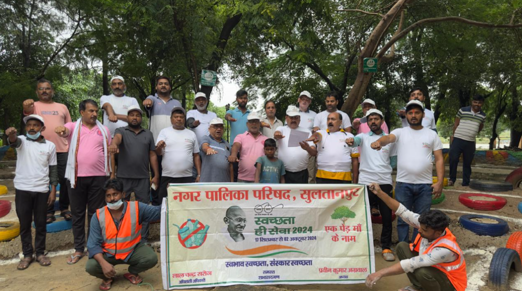 सुल्तानपुर में स्वच्छता एंबेसडर रुद्र प्रताप सिंह मदन के नेतृत्व में हुआ श्रमदान, नगर पालिका परिषद रहे साथ